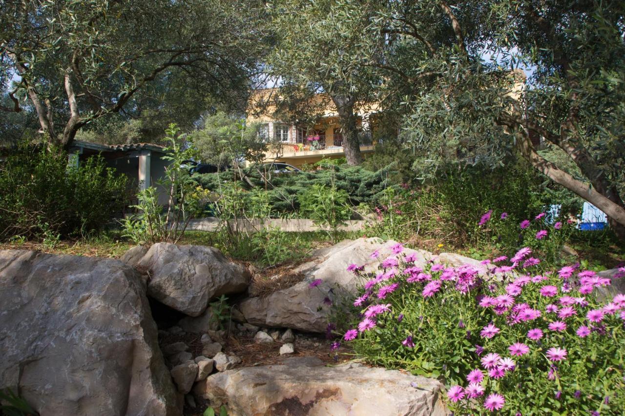Chambre D'Hote "Avignon" Aramon Exterior photo