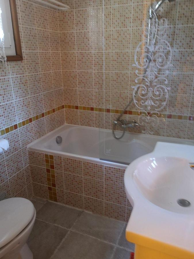 Chambre D'Hote "Avignon" Aramon Exterior photo